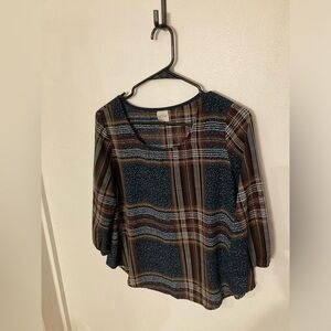 4/$25 Kaileigh long sleeve plaid blouse in size small. Excellent Condition